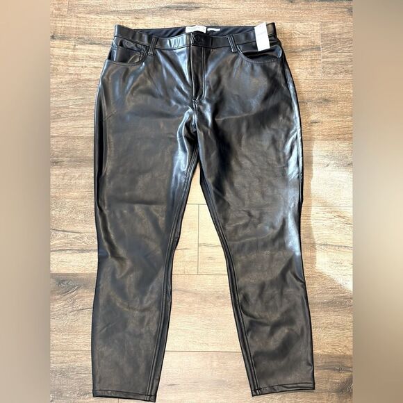 A & F Curve Love Vegan Leather Skinny Pant - Picture 10 of 16